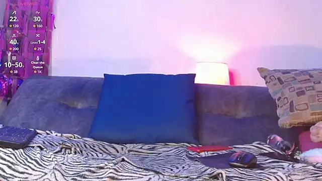 izan 20 online show from November 18, 2025, 9:25 am