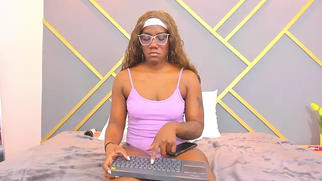 Snapshot of Alaia_Colins chatting on February 21, 2025, 6:51 am Alaia Colins online show from February 21, 2025, 6:51 am