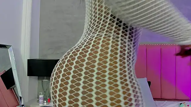 Snapshot of Alaia_Colins chatting on November 2, 2025, 10:28 am Alaia Colins online show from November 2, 2025, 10:28 am