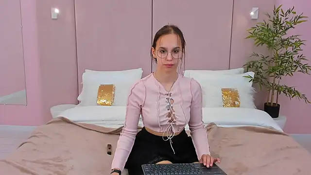 Snapshot of SandraTucker chatting on January 26, 2025, 6:17 am SandraTucker online show from January 26, 2025, 6:17 am