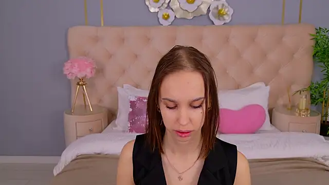 SandraTucker online show from March 29, 2026, 2:55 am