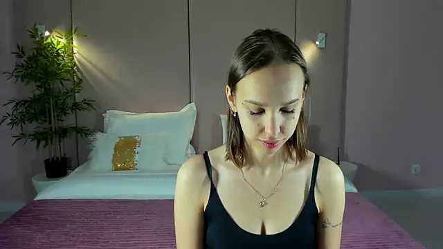 SandraTucker online show from May 16, 2026, 2:41 am
