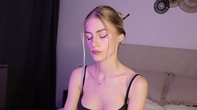 GabriellaOlsen online show from July 4, 2026, 3:18 pm