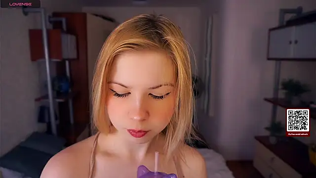 LynetHakes online show from October 1, 2025, 4:07 am