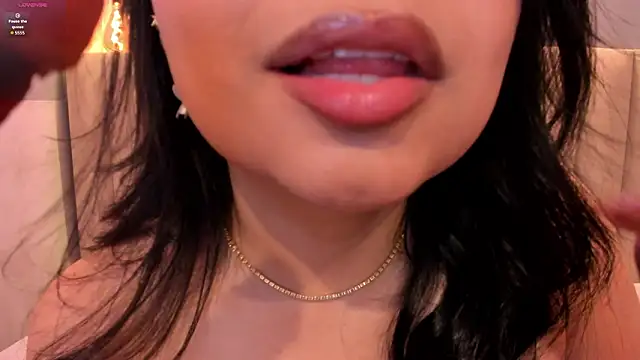 Snapshot of Naomymonroe_ chatting on February 15, 2026, 5:09 pm Naomymonroe online show from February 15, 2026, 5:09 pm