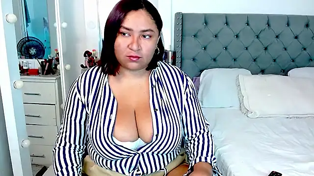 KarlaWild online show from January 24, 2025, 11:48 am