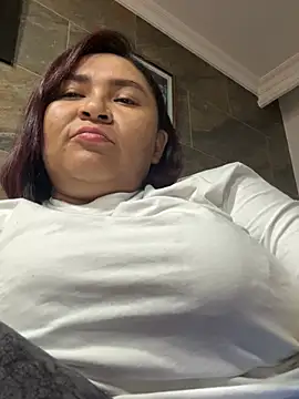 KarlaWild online show from February 8, 2025, 5:40 am