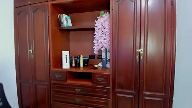 ValkiriaContee online show from October 10, 2025, 10:42 pm