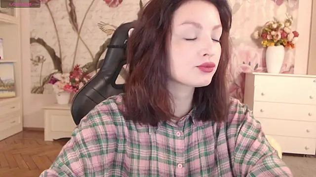 Snapshot of BritneyBarker chatting on September 20, 2025, 2:23 am BritneyBarker online show from September 20, 2025, 2:23 am