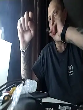 MaxDevilWhite online show from November 24, 2025, 7:57 pm