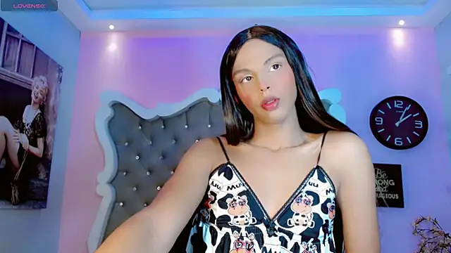 Snapshot of CamiiGarcia chatting on February 17, 2025, 11:55 am CamiiGarcia online show from February 17, 2025, 11:55 am