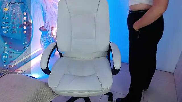 Snapshot of Sofi_BBW chatting on February 18, 2025, 6:47 pm Sofi BBW online show from February 18, 2025, 6:47 pm