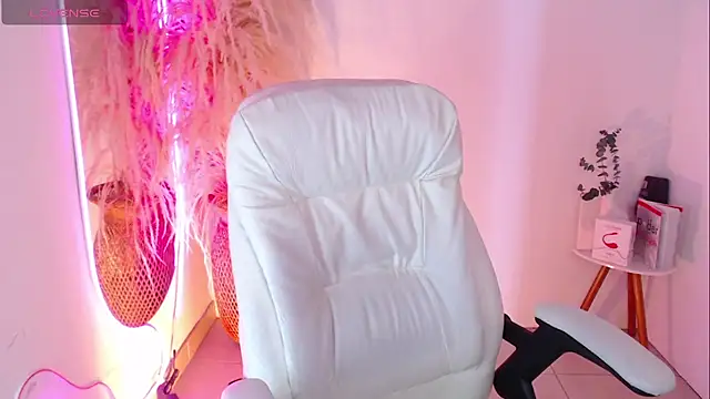 Snapshot of Sofi_BBW chatting on September 23, 2025, 12:30 pm Sofi BBW online show from September 23, 2025, 12:30 pm