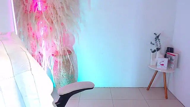 Snapshot of Sofi_BBW chatting on October 7, 2025, 12:35 pm Sofi BBW online show from October 7, 2025, 12:35 pm