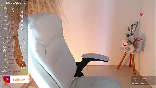 Snapshot of Sofi_BBW chatting on November 5, 2025, 12:38 pm Sofi BBW online show from November 5, 2025, 12:38 pm