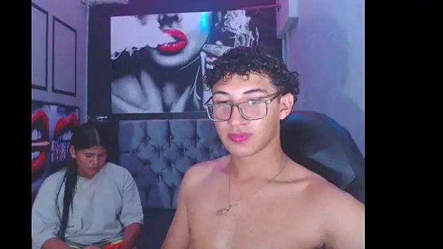 Snapshot of jordi_and_mia chatting on January 22, 2025, 6:10 am jordi and mia online show from January 22, 2025, 6:10 am