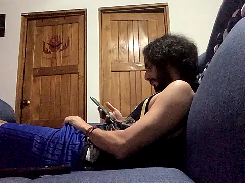 Snapshot of Nooneisthis chatting on October 5, 2025, 2:10 am Nooneisthis online show from October 5, 2025, 2:10 am