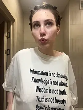 Molli Luv online show from November 20, 2025, 1:06 am