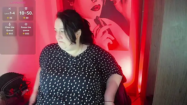 QueenOfHaze online show from April 17, 2026, 7:44 am