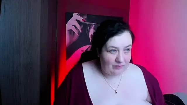 Snapshot of QueenOfHaze chatting on July 2, 2026, 8:53 am QueenOfHaze online show from July 2, 2026, 8:53 am