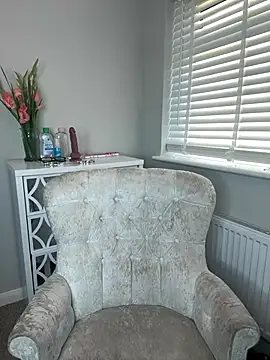 MakemeMillie1 online show from September 24, 2025, 6:28 am