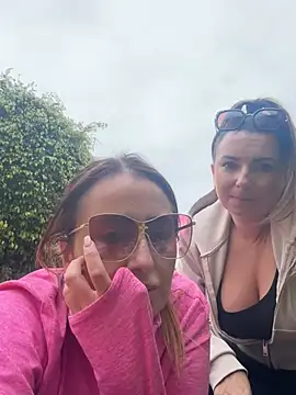 MolliexLexi1 online show from January 25, 2025, 2:36 pm