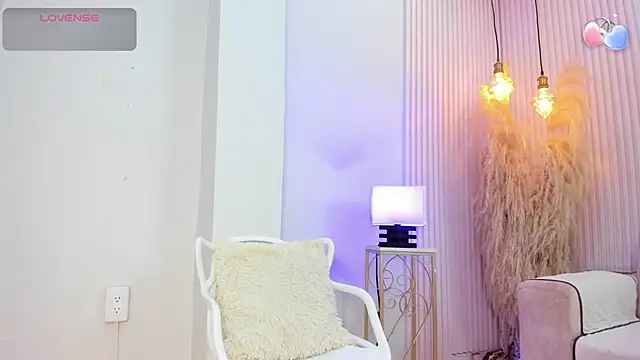 Snapshot of alana_rossetti chatting on February 19, 2026, 12:01 pm alana rossetti online show from February 19, 2026, 12:01 pm