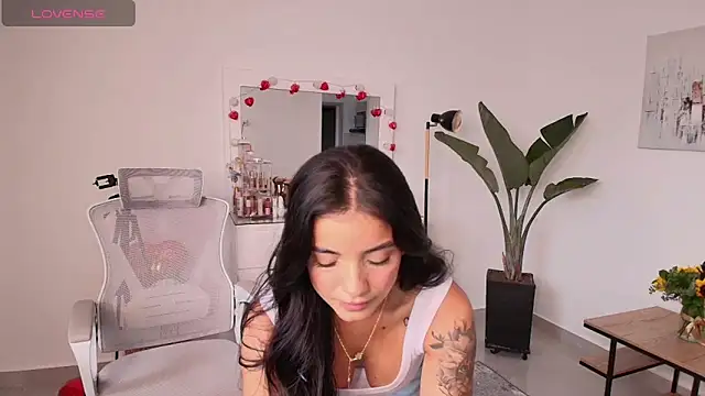 LairaScott online show from February 26, 2026, 9:25 pm