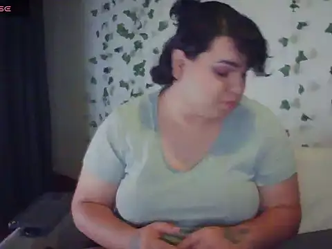 Snapshot of DarkhellMiss chatting on April 15, 2026, 11:27 pm DarkhellMiss online show from April 15, 2026, 11:27 pm