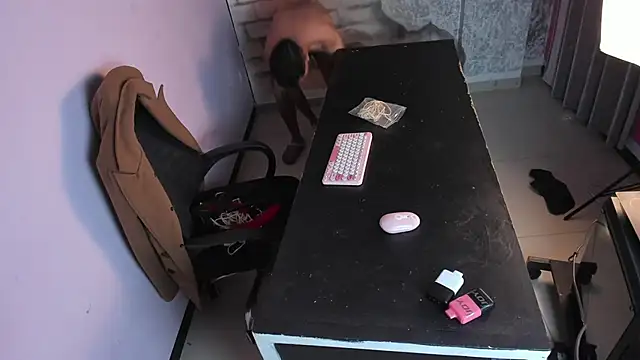 Nikki and Mayk online show from February 21, 2025, 8:40 am