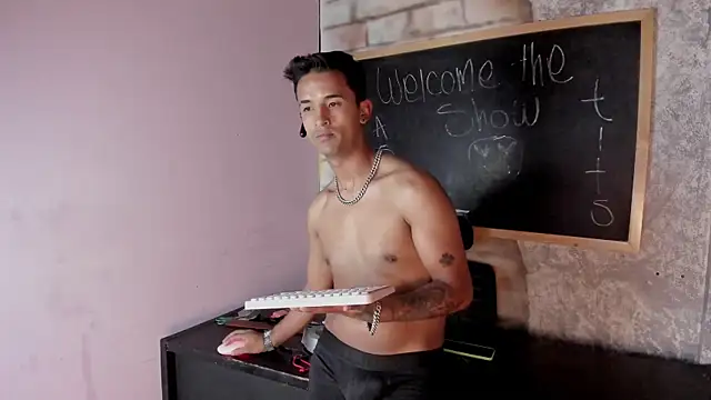 Nikki and Mayk online show from March 4, 2025, 5:42 am