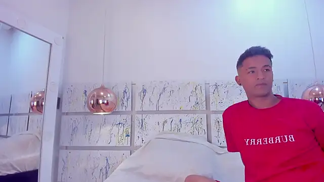 Nikki and Mayk online show from November 5, 2025, 2:55 am