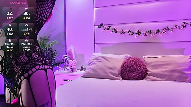 AylaPearl online show from February 18, 2025, 4:26 am