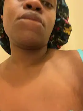 Boneca25 online show from February 5, 2025, 9:50 pm