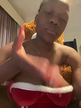 Boneca25 online show from March 12, 2025, 6:22 pm