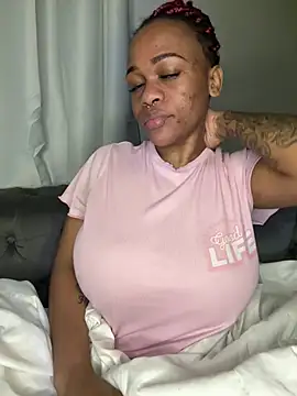 Snapshot of Boneca25 chatting on July 8, 2026, 9:52 pm Boneca25 online show from July 8, 2026, 9:52 pm