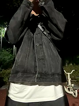 Snapshot of Phil_6677 chatting on September 25, 2025, 4:00 pm Phil 6677 online show from September 25, 2025, 4:00 pm