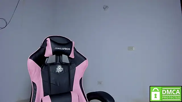 Snapshot of Little_Shaara chatting on September 30, 2025, 8:52 am Little Shaara online show from September 30, 2025, 8:52 am