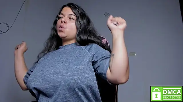 Snapshot of Little_Shaara chatting on October 10, 2025, 8:57 am Little Shaara online show from October 10, 2025, 8:57 am