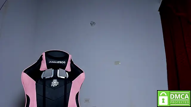 Snapshot of Little_Shaara chatting on October 22, 2025, 8:25 am Little Shaara online show from October 22, 2025, 8:25 am