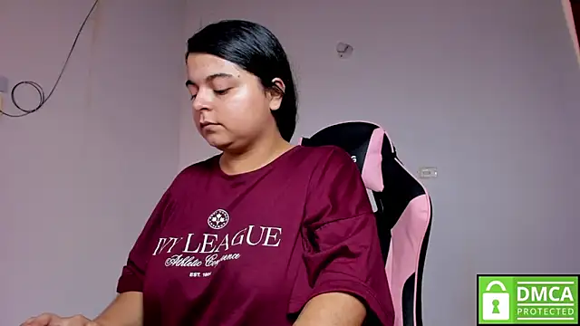 Snapshot of Little_Shaara chatting on November 4, 2025, 8:08 pm Little Shaara online show from November 4, 2025, 8:08 pm