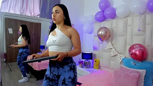 Ariana rouse online show from November 4, 2025, 4:17 pm