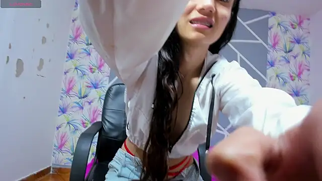 Snapshot of AmbarVanucci chatting on October 23, 2025, 3:28 am AmbarVanucci online show from October 23, 2025, 3:28 am