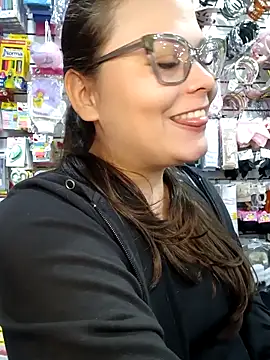 Vale Saenzz online show from November 10, 2025, 8:52 pm