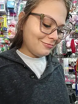 Vale Saenzz online show from November 28, 2025, 9:28 pm