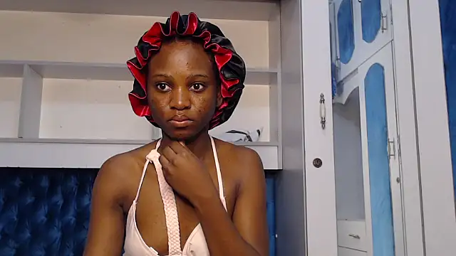 Snapshot of YoungDiva69 chatting on October 28, 2025, 2:04 am YoungDiva69 online show from October 28, 2025, 2:04 am