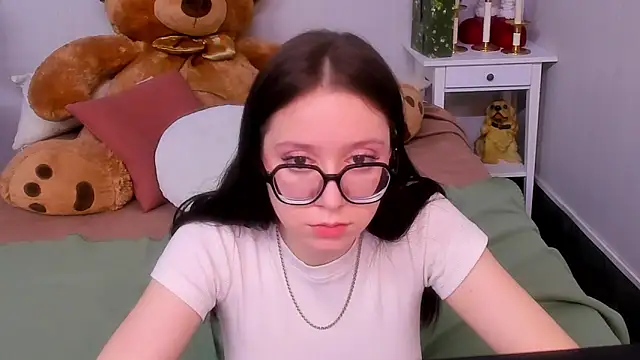 Snapshot of Alikka_Shykitty chatting on February 5, 2025, 5:41 am Alikka Shykitty online show from February 5, 2025, 5:41 am