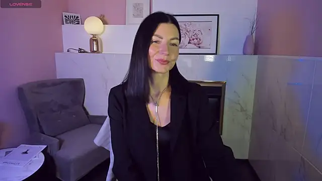 Snapshot of MonicaCheerful chatting on February 7, 2025, 8:33 am MonicaCheerful online show from February 7, 2025, 8:33 am