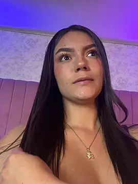 Snapshot of ElhaThomson chatting on March 21, 2025, 1:56 am ElhaThomson online show from March 21, 2025, 1:56 am