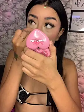 Snapshot of Miss_karol chatting on January 16, 2026, 5:17 pm Miss karol online show from January 16, 2026, 5:17 pm